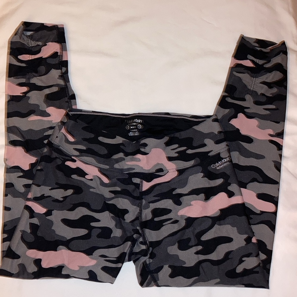 Calvin Klein performance - Picture 2 of 3